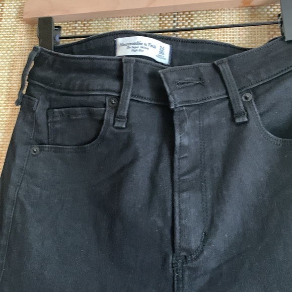 Abercrombie & Fitch The Super Skinny High Rise Jeans size 00 Black Pants - Picture 2 of 3